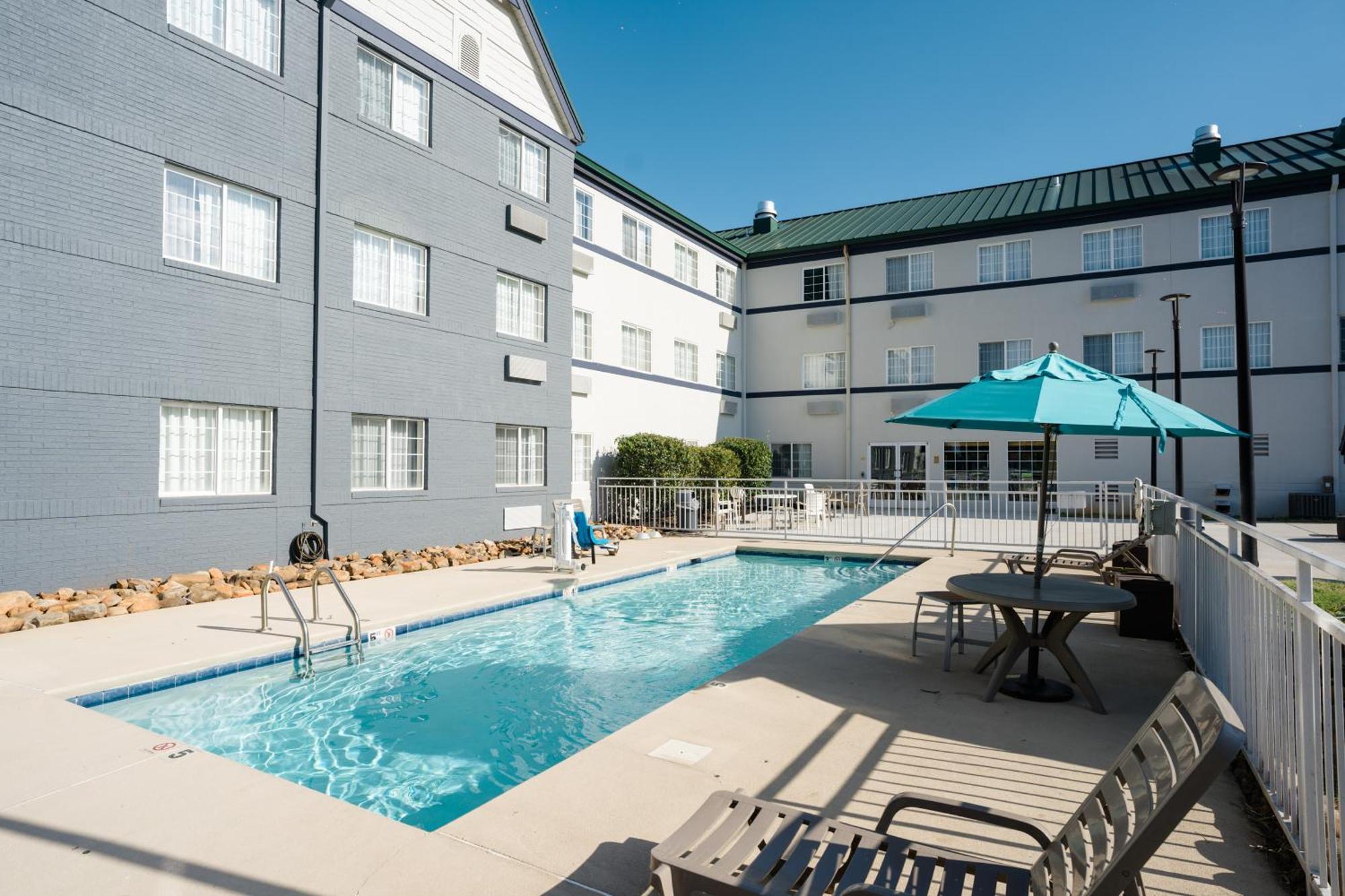 Mainstay Suites Knoxville Airport Алкоа Экстерьер фото